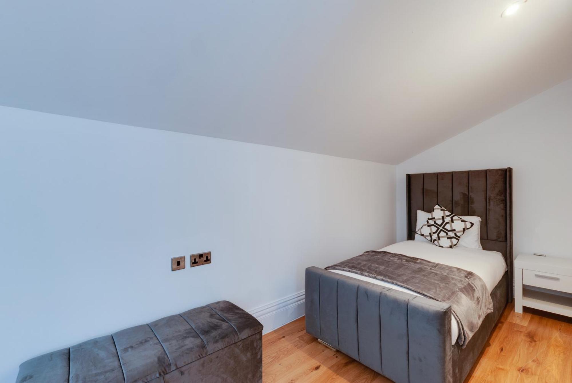 80 By Elite 4* Liverpool