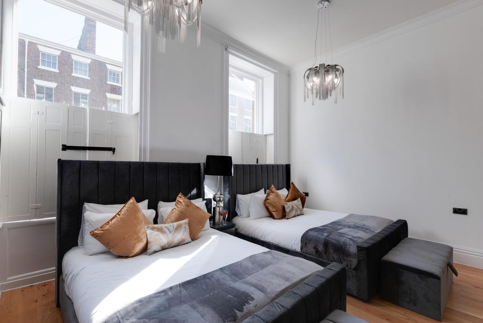 80 By Elite * Liverpool